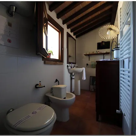 Villino Cortona: Tuscan Retreat With Private Pool And Wi-fi