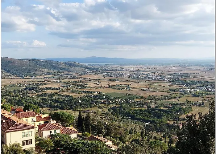 Villino Cortona: Tuscan Retreat With Private Pool And Wi-fi Holiday home Cortona